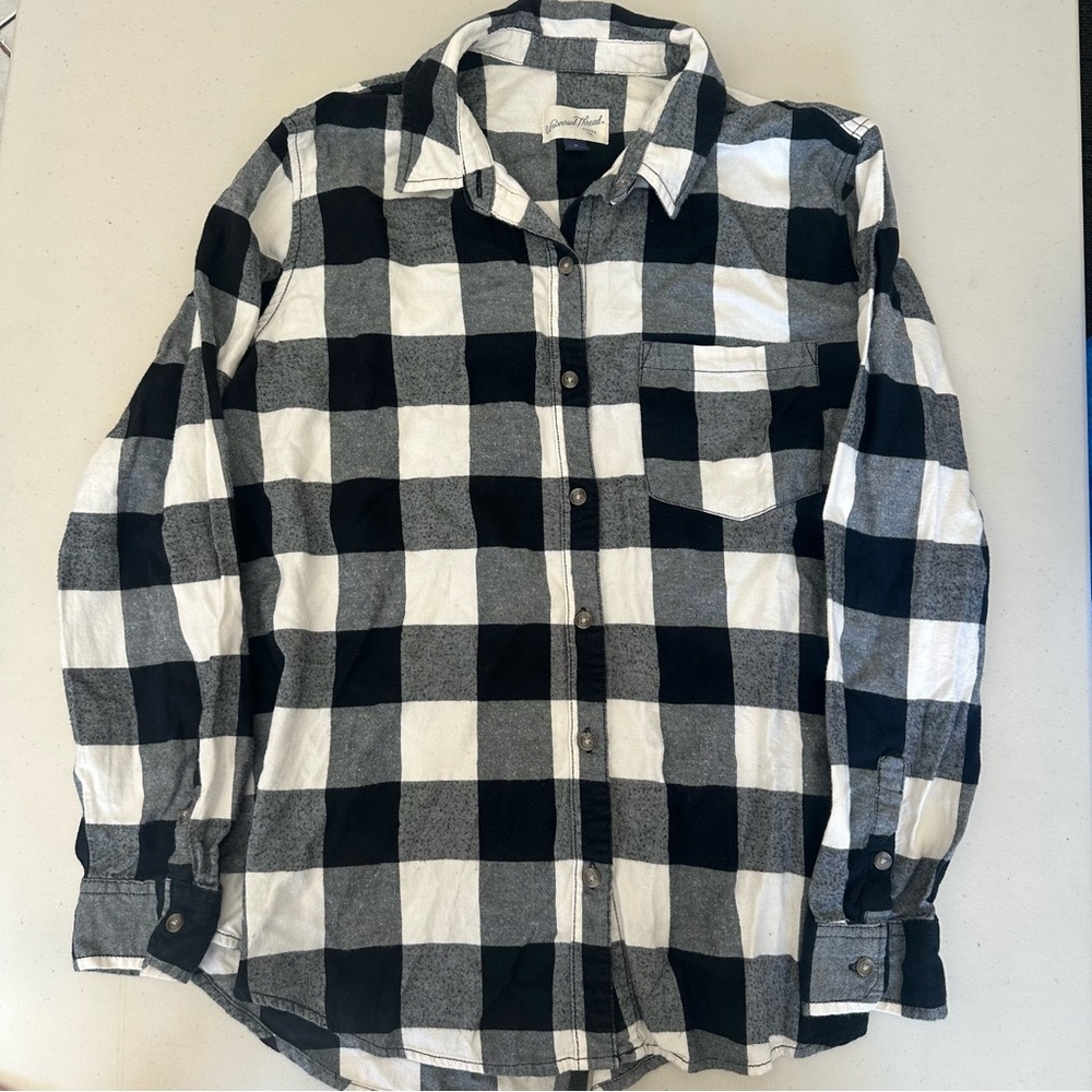 Universal Thread Co. Buffalo Plaid Button Down Flannel Top Shirt size Medium